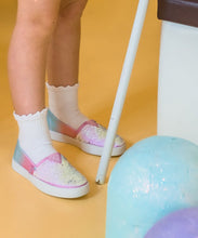 Load image into Gallery viewer, Jefferies Socks Smooth Toe Ruffle Ripple Edge Sport Quarter Socks