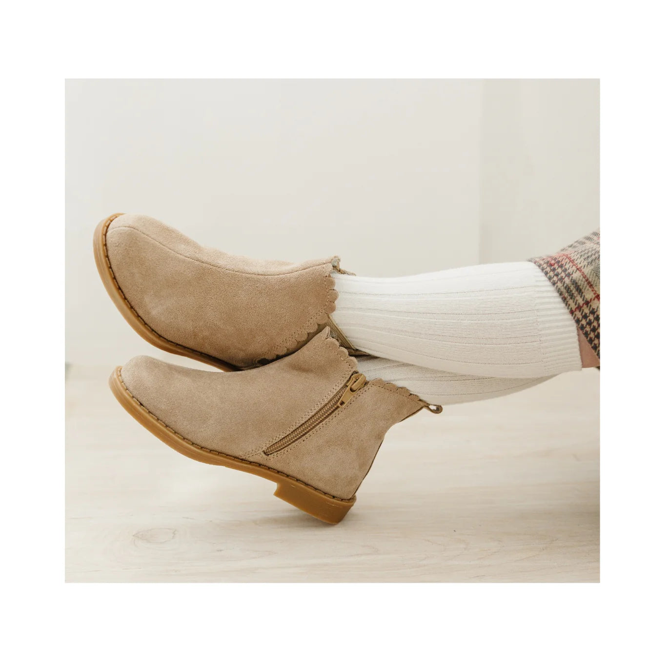 L'Amour Nicola Scalloped Chelsea Boot