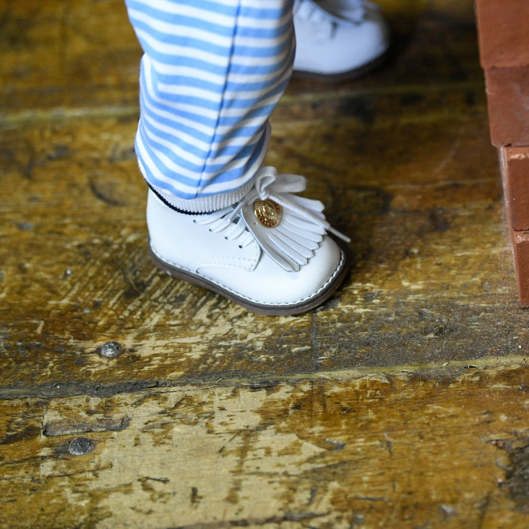 Footmates Shoe Kilty With Medallion